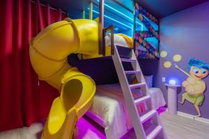 Brand New Home 8 BedroomsPoolSleeps 26