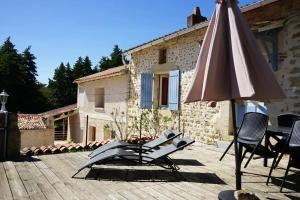 Maisons de vacances Maison accueillante avec piscine a Chalandray : photos des chambres