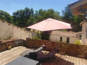 Maisons de vacances Maison accueillante avec piscine a Chalandray : photos des chambres
