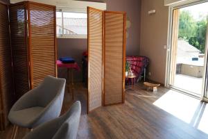 Maisons de vacances Maison accueillante avec piscine a Chalandray : photos des chambres