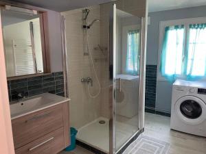 Maisons de vacances Maison accueillante avec piscine a Chalandray : photos des chambres