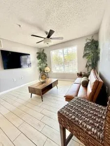 Stylish & Cozy Oasis near FAMU, FSU, Pool, Parking - Perry