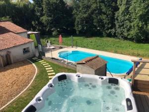 Maisons de vacances Charmante maison avec piscine a Chalandray, 25 m² : photos des chambres