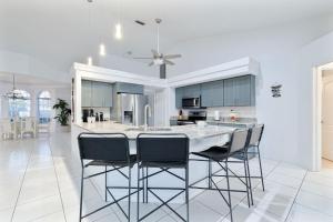 Free HeatedPool on SailboatAccessCanal boat lift