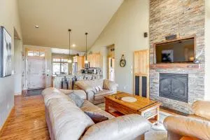 Mountain-View Cabin Near Trails in Powell Butte! - 普赖恩维尔