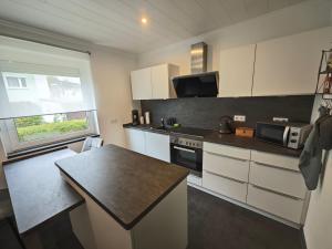 FH-Nähe: Modernes Apt mit Balkon