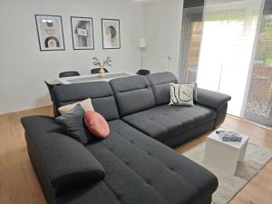 FH-Nähe: Modernes Apt mit Balkon