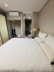 Accommodation Front - Scenic Sea View 2 Sleeper