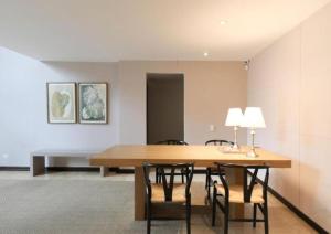 Stylish Loft Ideal for Couples & Work 105