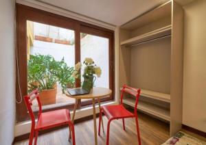 Stylish Loft Ideal for Couples & Work 105