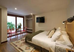 Stylish Loft Ideal for Couples & Work 105