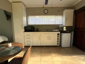 Lazy Trail Cottage - Crocodile Valley Estates