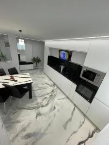 Apartament Centru Comanesti - Ciobănuş