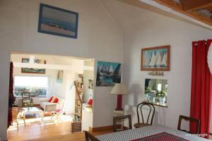 Maisons de vacances Gite des Hortensias - Old farmhouse - Sea view : photos des chambres