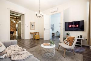 Magnificent Elegance by Magyar Street & Central Market