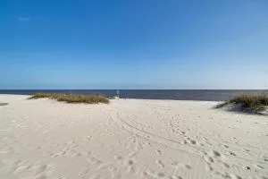 Walk to Gulf Coast Biloxi Condo with Pool Access - Cedar Lake