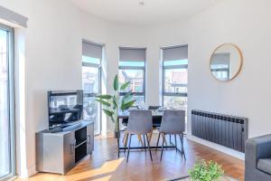 Super Central 2 Bedroom Flat