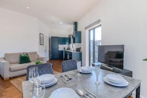 Super Central 2 Bedroom Flat