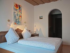 One-Bedroom Apartment with Balcony East room in Haus Rosswiese