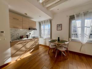 Appartements T2 Centre ville avec vue sur le Chateau Royal et place de parking privee : photos des chambres