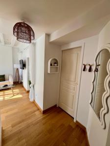 Appartements T2 Centre ville avec vue sur le Chateau Royal et place de parking privee : photos des chambres
