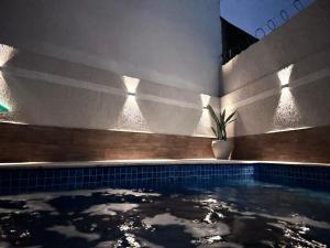 A Casa de Praia com ar, piscina aquecida e churrasqueira