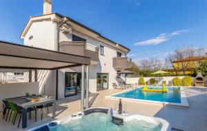 Gorgeous Home In Pula With Sauna