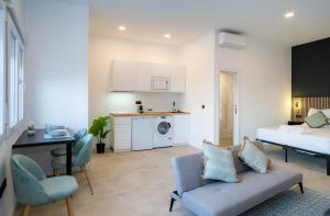 Nomad Malaga - Airport II