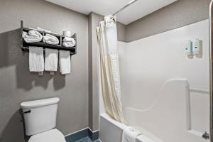 Queen Room with Two Queen Beds - Non-Smoking room in Motel 6-Biloxi MS - Ocean Springs