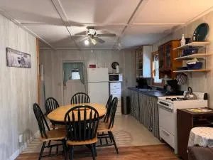 The Shady Pine at New Frontiers Retreat - Eganville