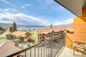 Walk to Lake Chelan Top-Level Waterfront Condo - Chelan