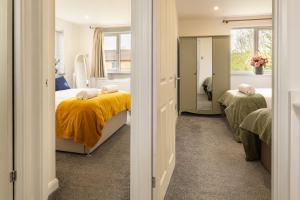 The Little Chinoiserie 2 bed house with large garden and only 7 min away from MK Central Rail station and City Centre