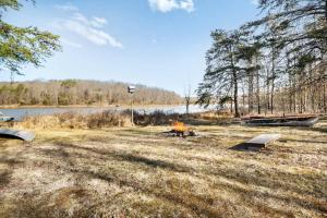 Lakefront w Water Toys Deck Fire Pit & Grill