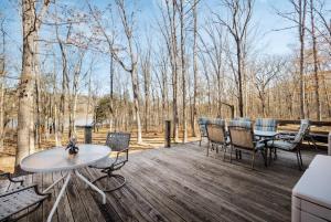 Lakefront w Water Toys Deck Fire Pit & Grill
