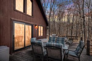 Lakefront w Water Toys Deck Fire Pit & Grill