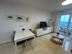 Moderno Apartamento en primera linea de playa con terraza y vistas al mar- Caleta del Puerto