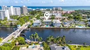 Boca Coastal Waterfront Stay - 2BR 2BA - Pool, Gym, Parking, Walk to Beach - 布卡拉顿