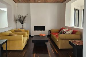 Casa Campestre, Ubicación Central