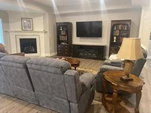 RiverFront Villa- Sleeps 11 - Mountville