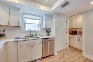 Private Balcony with Water Views Welaka Condo!