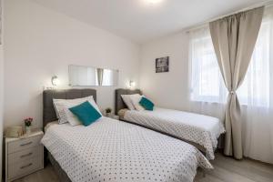 Apart sa Terasom 250m od Plaže,Parking,Wi Fi,Roštilj 