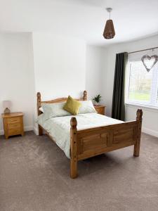 Modern 2 bed with secure driveway