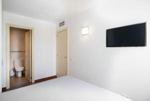 Av dEduard Maristany, 13