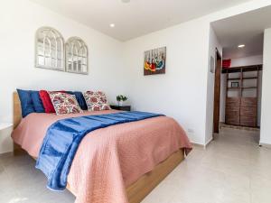 Ocean View, Amazing Sunsets, AC, Pool