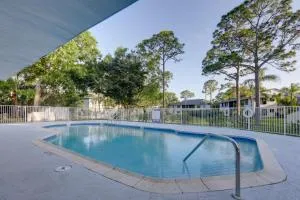 7 Mi to Historic Dtwn Stuart Condo with Pool Access - Stuart