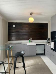 Centrally located 8-room detached house