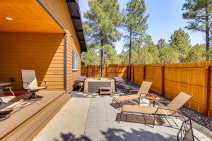 Hot Tub and Outdoor Living Relaxing Show Low Cabin