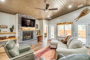 Hot Tub and Outdoor Living Relaxing Show Low Cabin