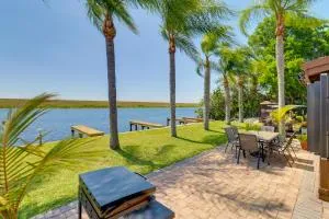 Boat, Fish and Swim Lakefront Cabin in Okeechobee! - Moore Haven