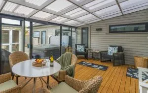 Stay Taupo - Premium Home with Hot Tub - Waitahanui